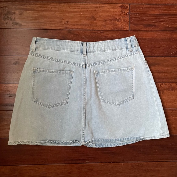 H&M Light Wash High Waisted Denim Mini Skirt - 12 - Picture 2 of 6